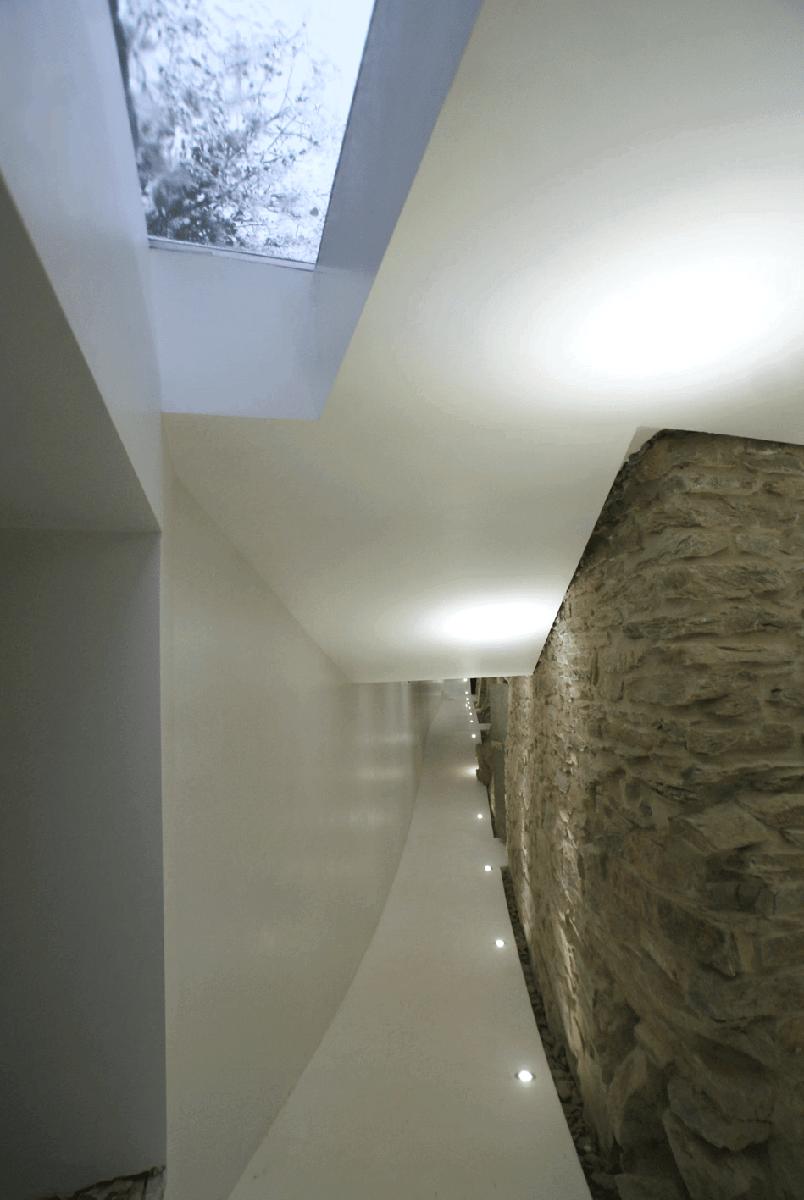 Le labyrinthe de couloirs menant aux belles chambres et salles de bains est très spécial en raison des détails, de l'éclairage et du design